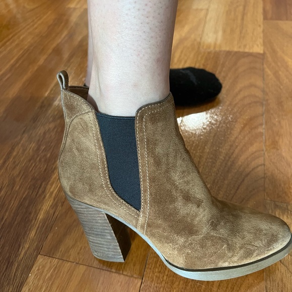 Heeled short boots - Picture 4 of 6